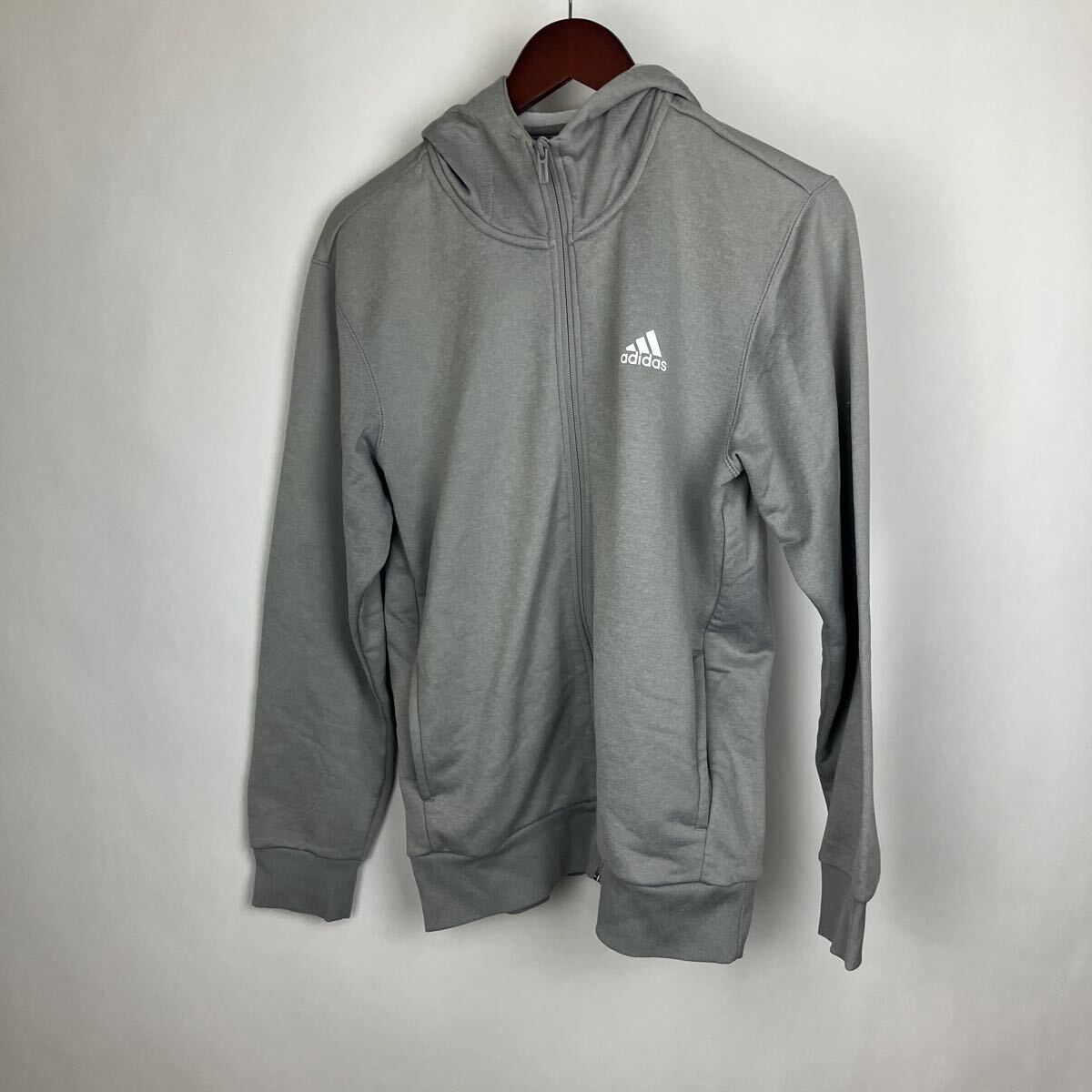 adidas アディダス グレー パーカー ジップアップ スウェットパーカー Mサイズ メンズ 男性向け ジップアップパーカー拍卖