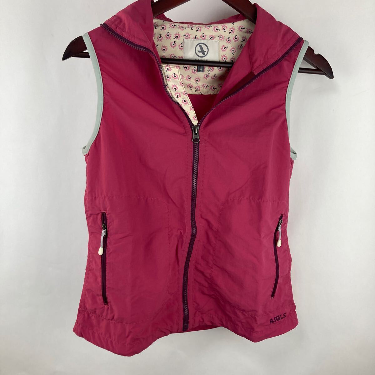AIGLE ベスト フードベスト ナイロンベスト ナイロン M ピンク 花柄 アウトドア 古着 エーグル レディース拍卖