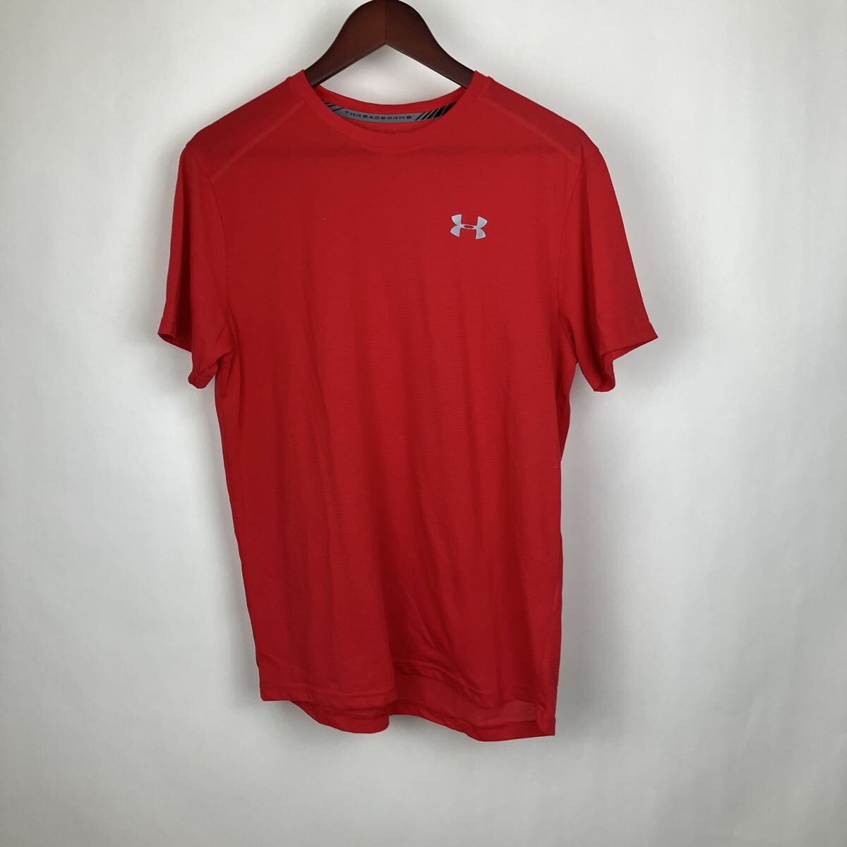 アンダーアーマー 半袖 ロゴプリント Tシャツ 速乾生地 Lサイズ レッド 通気性 スポーツウェア 男性向け ランニングシャツ拍卖