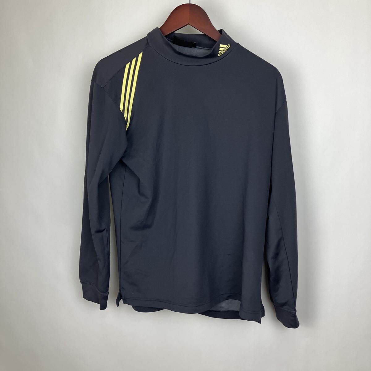 adidas アディダス Mサイズ メンズ 男性向け ブラック 長袖 グレー ロゴ 刺繍 スポーツウェア トップス ランニングシャツ拍卖