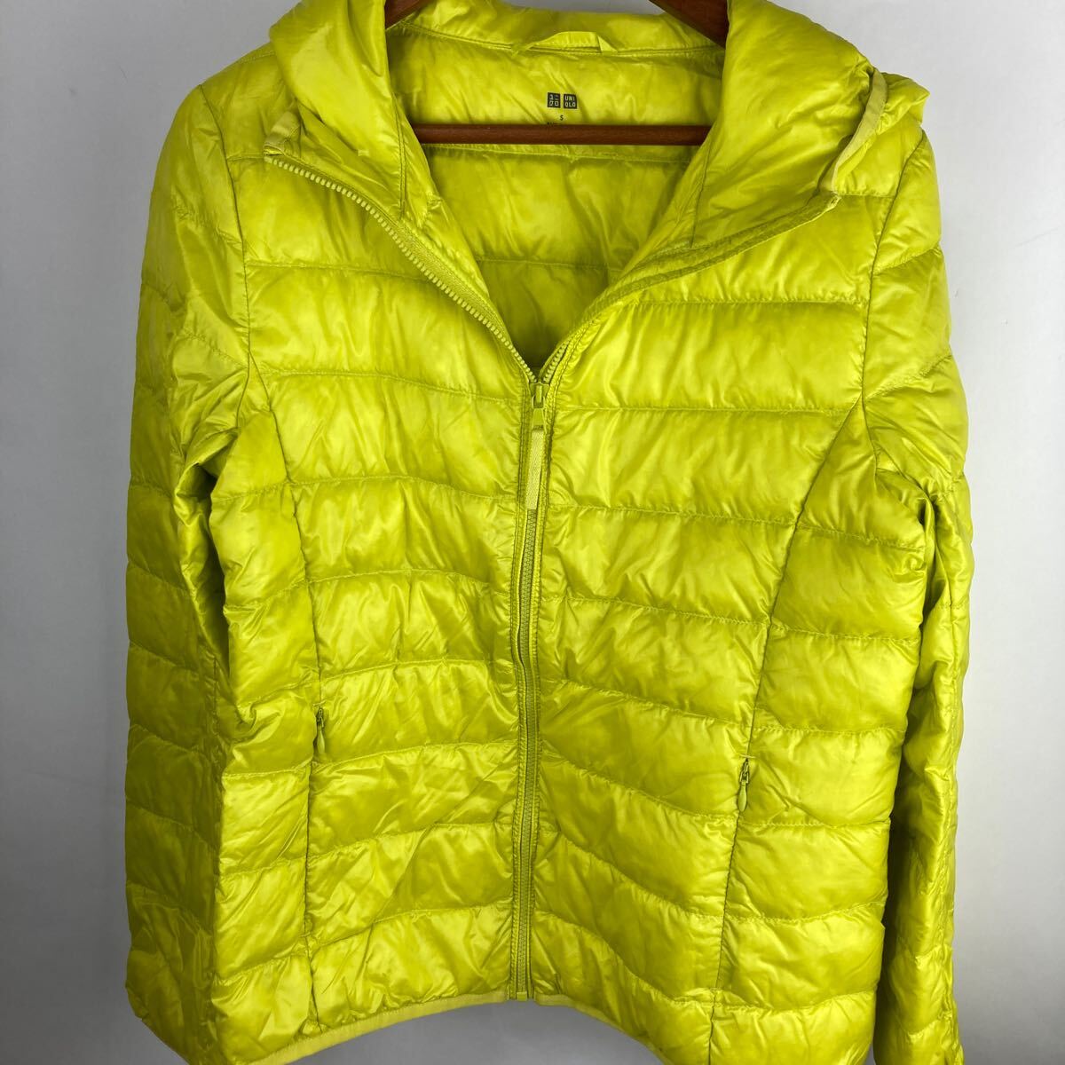 ダウンジャケット ユニクロ UNIQLO アウター 軽量 ジップアップ ナイロン レディース 無地 ライトダウン ジャケット 女物拍卖