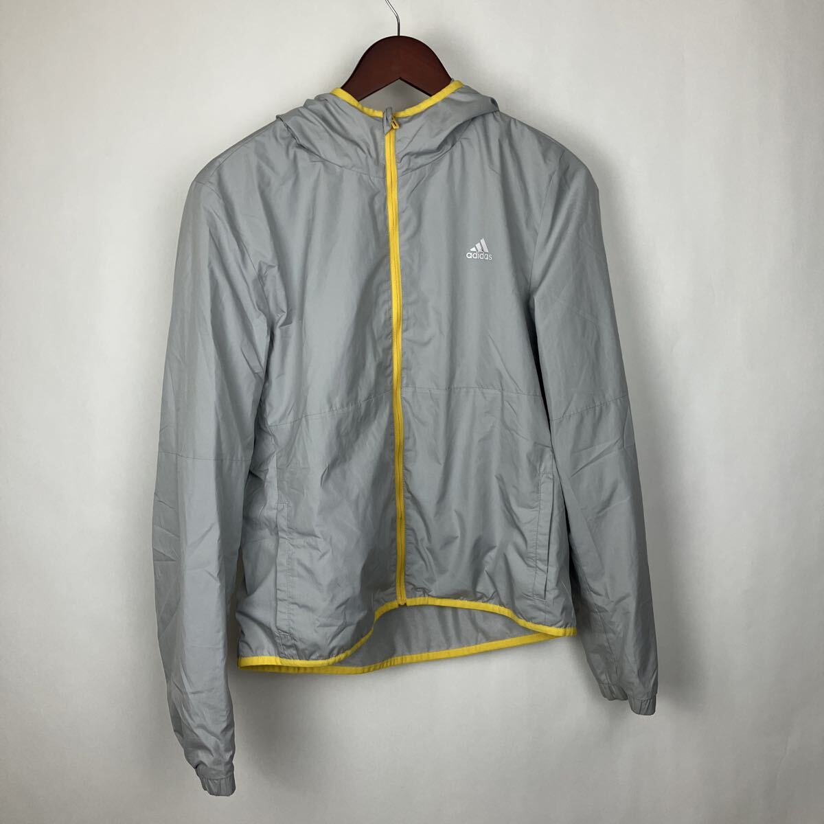 adidas アディダス ジャケット パーカー ランニング ウインドブレーカージャケット フード ワンポイント グレー Mサイズ拍卖