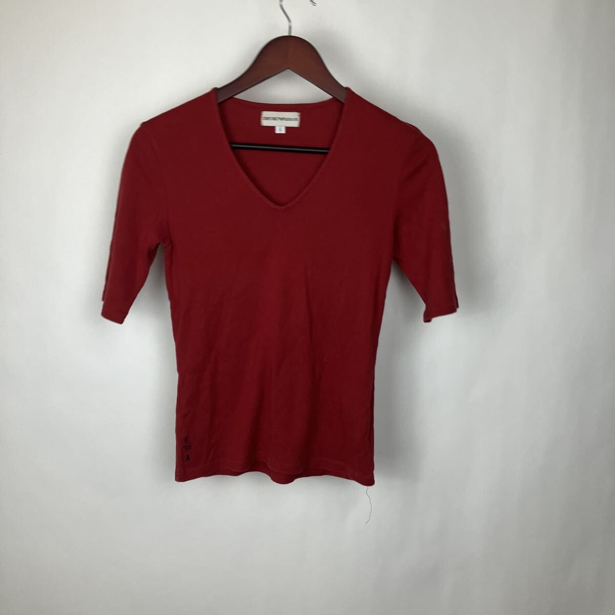 エンポリオアルマーニ Vネック Tシャツ カットソー 半袖 トップス 半袖Tシャツ 半袖カットソー レッド レディース 拍卖