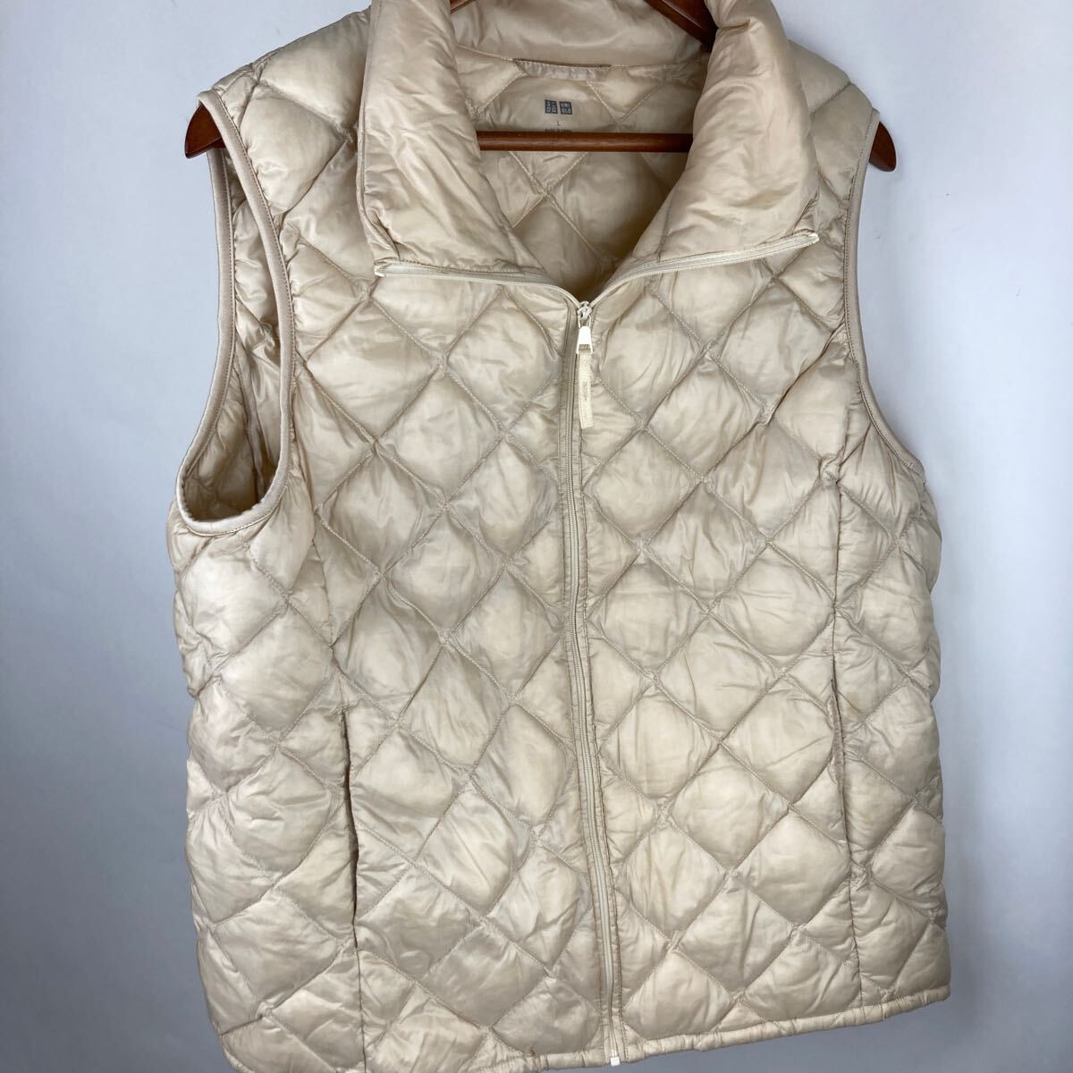 ユニクロ UNIQLO ウルトラライトダウンベスト ウルトラライトダウン ベスト ダウンベスト L ライト ベージュ 秋冬用 保温性 レディース拍卖