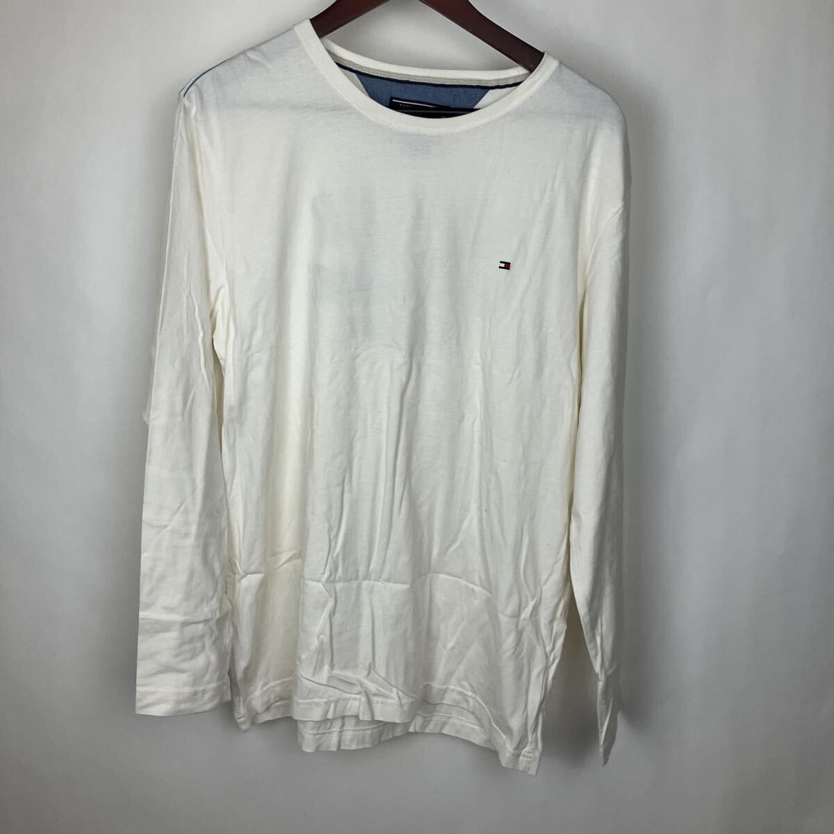 トミーヒルフィガー 長袖Tシャツ ホワイト 白 ロンT カットソー 長袖 Tシャツ XLサイズ メンズ 男性向け ワンポイント拍卖