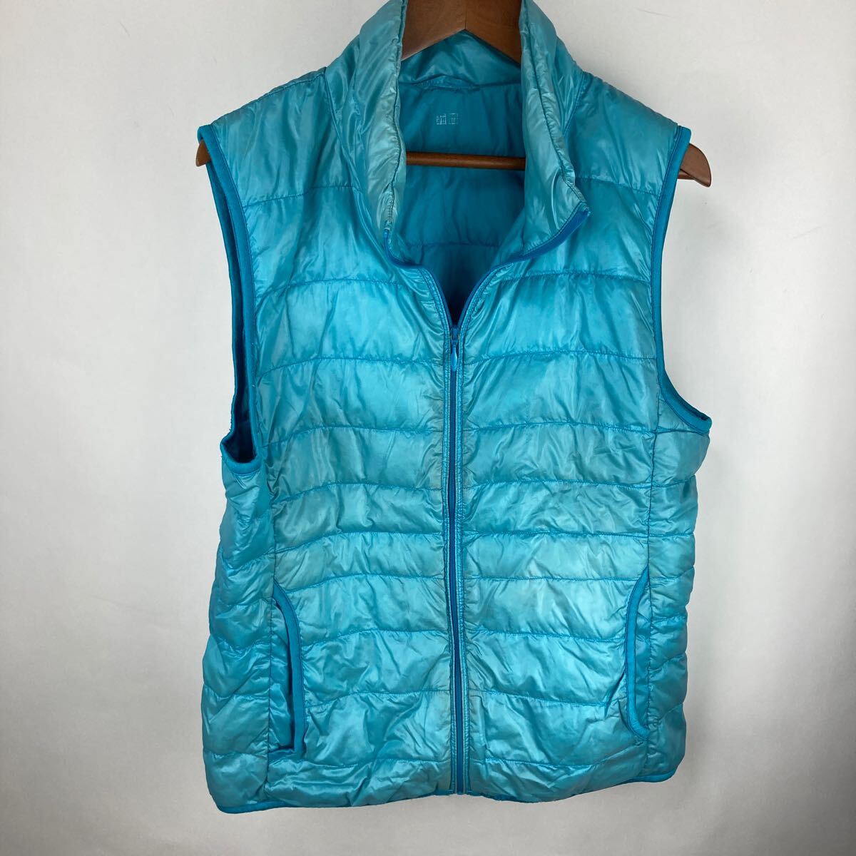 ユニクロ ダウンベスト ウルトラライトダウンベスト UNIQLO M ライトダウン ダウン 水色 ライトブルー レディース 秋冬物 防寒 防風 保温性拍卖