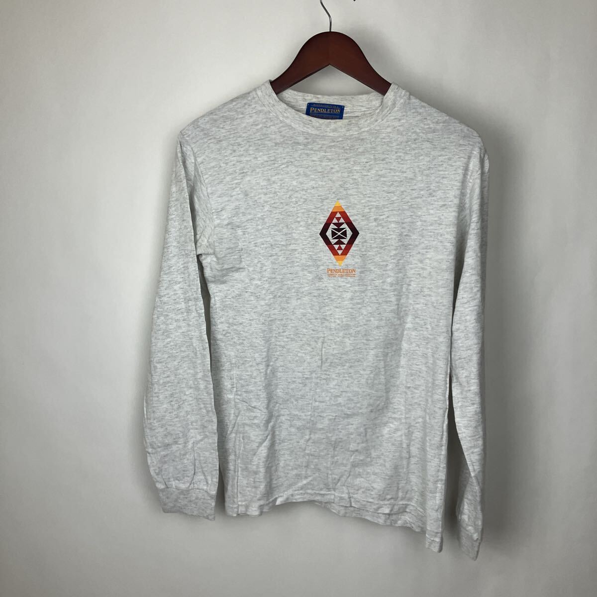 ペンドルトン 長袖Tシャツ Mサイズ 長袖 コットン ホワイト プリント ロゴ メンズ 男性向け トップス 長袖シャツ拍卖