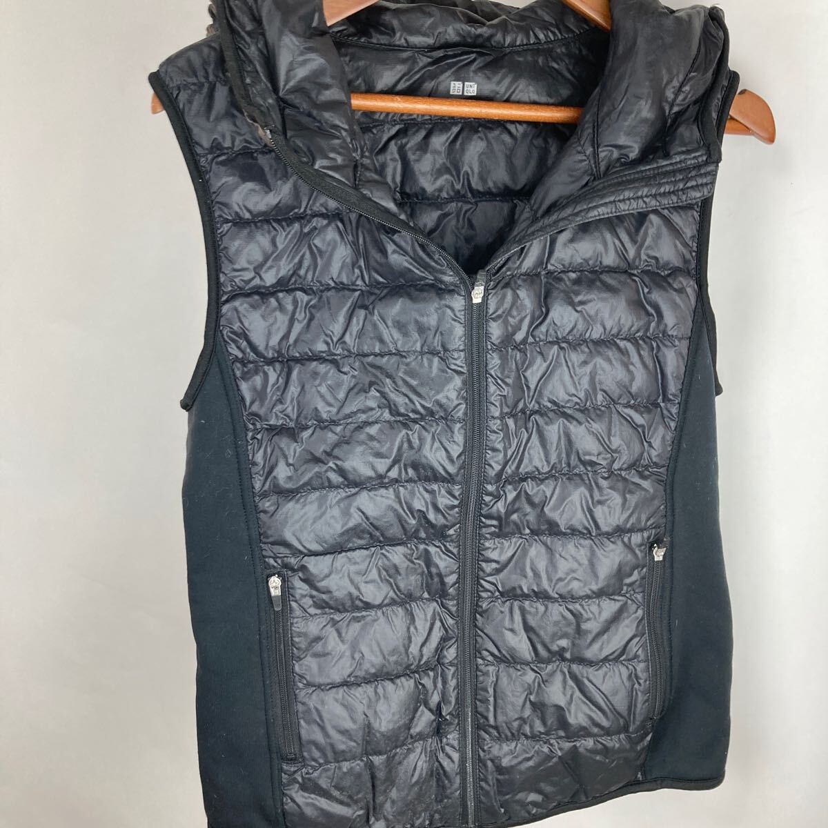 ユニクロ UNIQLO ダウンベスト ウルトラライトダウンベスト ブラック S ベスト メンズ 黒 保温性 防寒 防風 ライトベスト ベスト シンプル拍卖