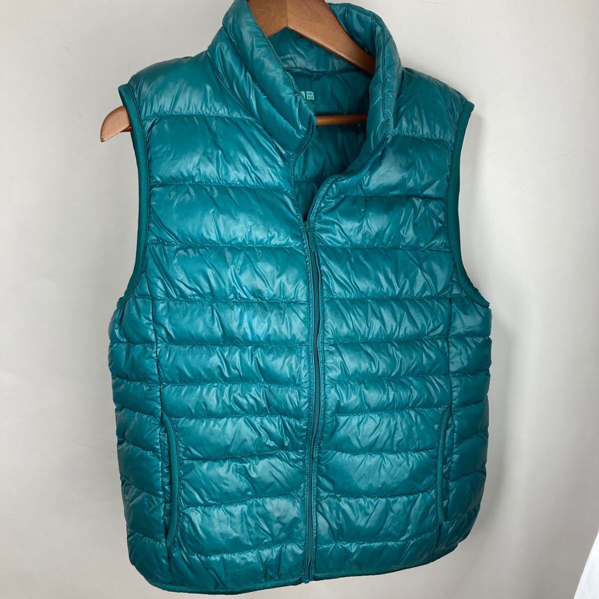 ユニクロ UNIQLO ウルトラライトダウンベスト ダウンベスト 防寒 秋冬 ジップアップ M メンズ 水色 ライトブルー ブルー 青 保温性拍卖