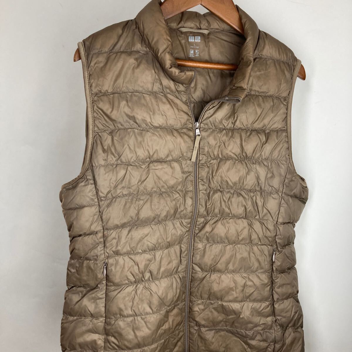 ダウンベスト 軽量 ユニクロ UNIQLO 秋冬 ダウン ジャケット ウルトラライトダウンベスト L ベージュ レディース 保温性 防風 防寒拍卖