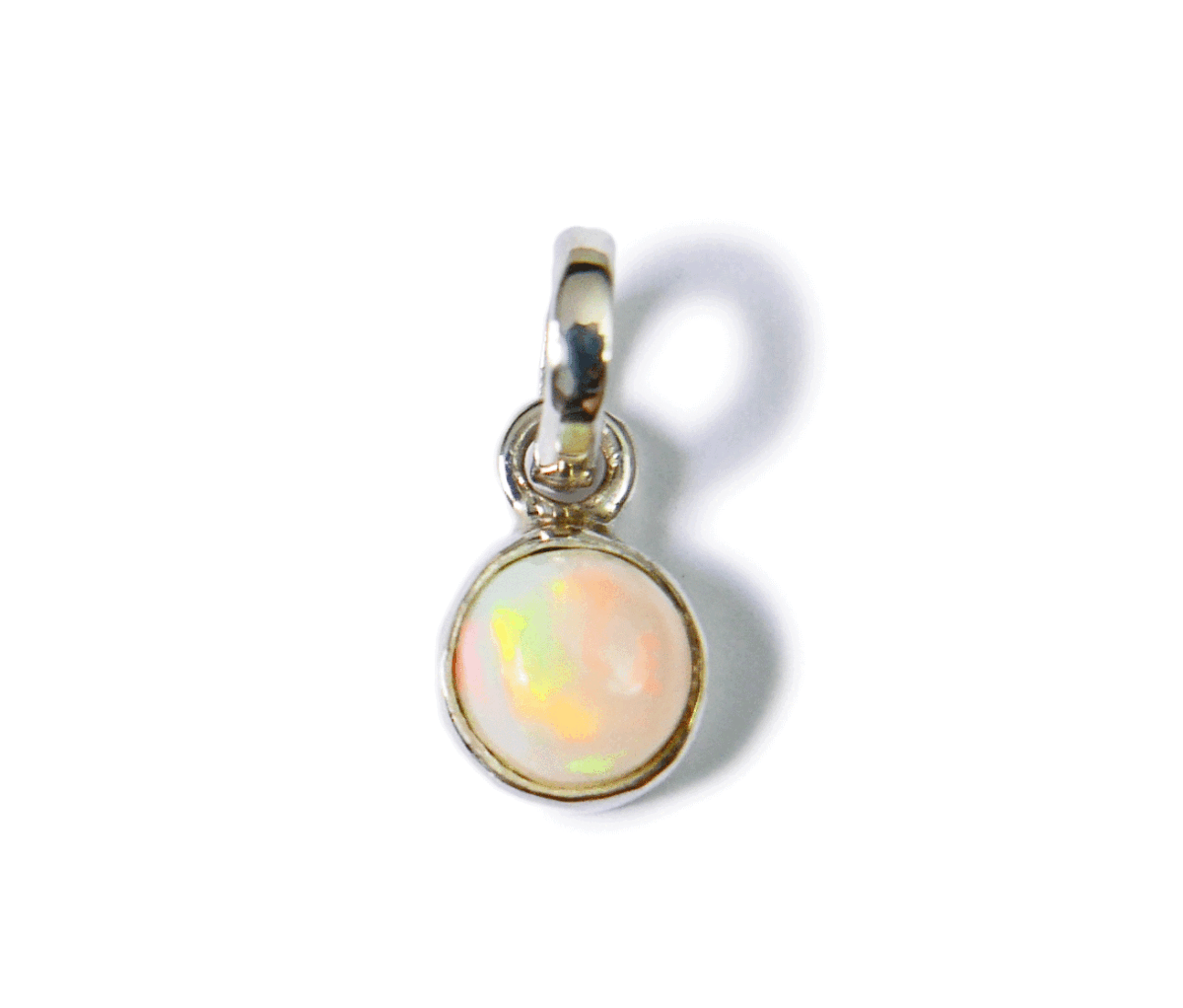 ☆☆SALE☆☆オパールのヒーリングペンダント☆☆直径6mm/プラチナ加工/10月誕生石/バリ島の僧侶の祈祷&浄化/誕生日プレゼント/出産祝い拍卖