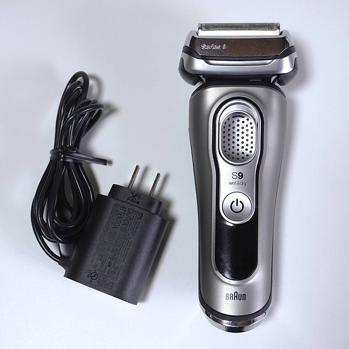 ★【感動品】ブラウン シリーズ9 電気シェーバー/AI人工知能/Type 5793/4枚刃/充電式/水洗い、お風呂剃りOK (P4)拍卖