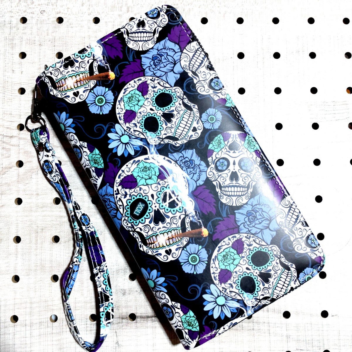 特価/未使用【サイズ=19cm×10cm×2.5cm】ノーブランド/スカル×フラワー柄/男女兼用/合成皮革/ファスナー式/長財布/blk×purple系画像柄拍卖