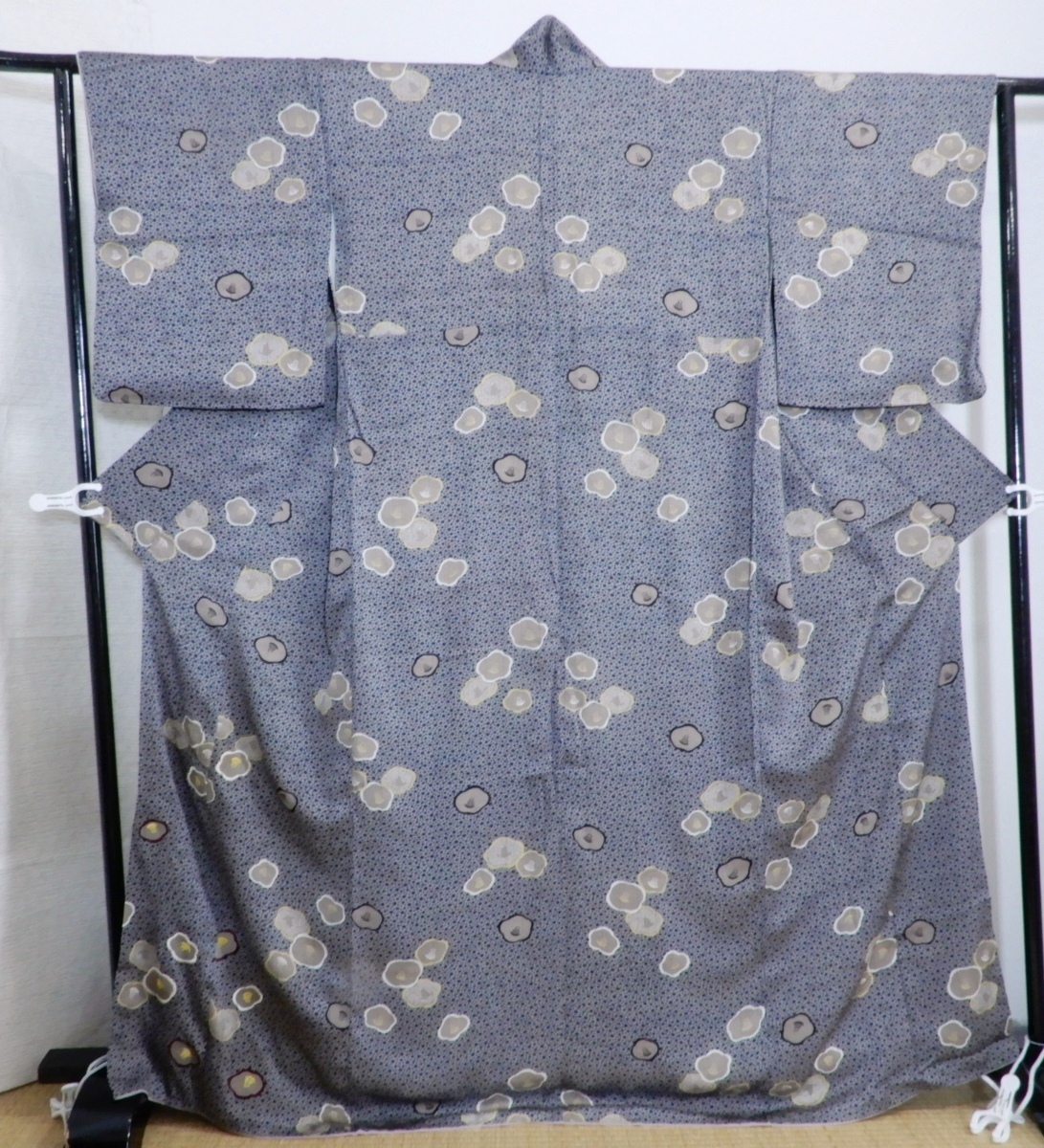 <銀の斧>正絹・アンティーク着物・リメイクされた椿のお着物・刺繍入り拍卖