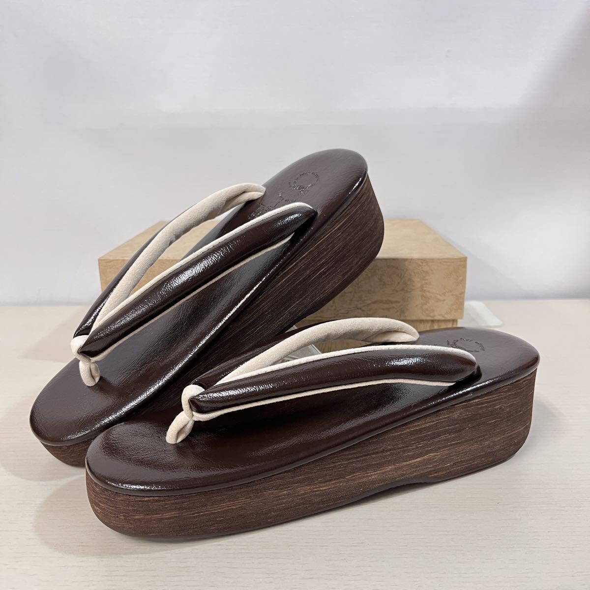 【未使用】菱屋 カレンブロッソ カフェ草履 日本製 サイズM ブラウン レディース 厚底 和装草履 和装小物 (09237H)拍卖