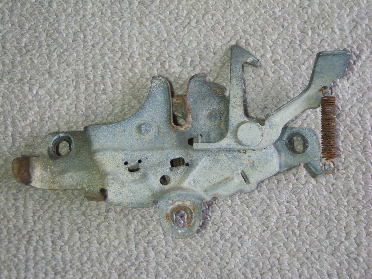 ★送料無料★ トヨタ トレノ 85 AE85 前期 純正 ボンネットロック フードロック ボンネットキャッチ ジャンク品 検) レビン 86 AE86 等?拍卖