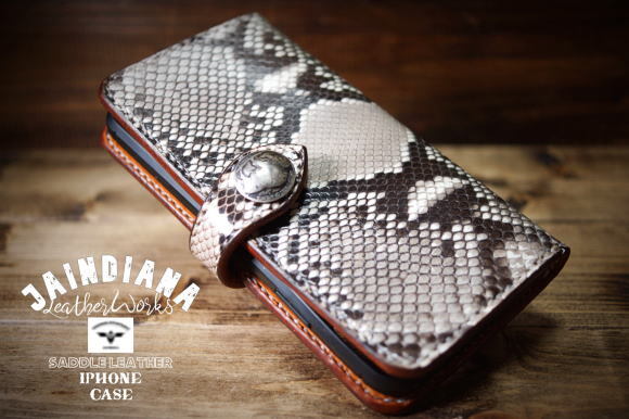 パイソンiPhone17ケース レザーアイフォン17ケース 手縫い 蛇革拍卖