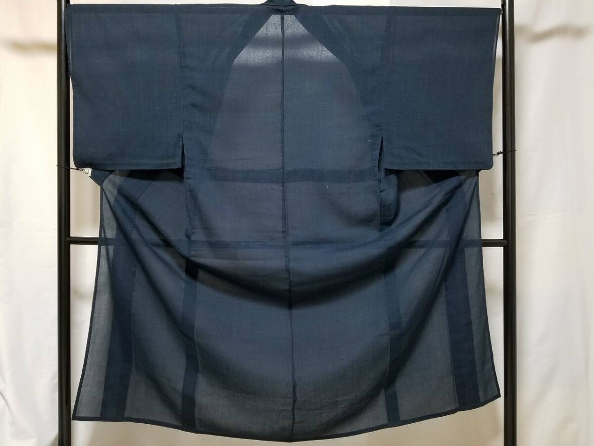 【桐徳】紳士物☆送料無料☆夏物.紬紗着物{正絹*西陣織*夏紬紗地*着物}*L寸*着丈145-裄70*藍鉄色地*濃い藍色糸での縦細線.横細線織№7425拍卖