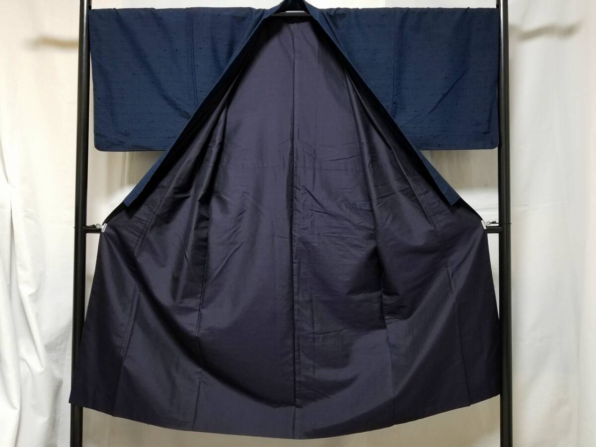 【桐徳】紳士物☆送料無料*手織髭紬*期間限定20%OFF{正絹*西陣織*手織ヒゲ紬*袷.着物}*L寸*着丈145-裄70.5*藍鉄色地*黒糸の髭織*№7426拍卖