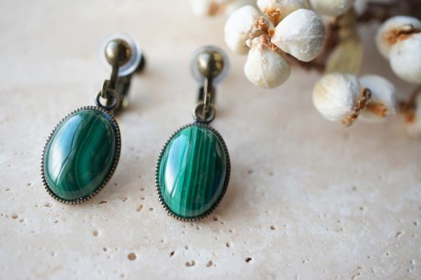 イヤリング 594 マラカイトのイヤリング アンティークブロンズカラー金具使用 天然石・パワーストーン  拍卖