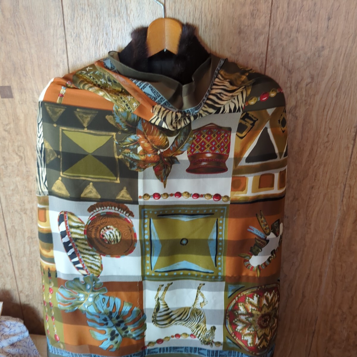 【HARDY AMIES BOUTIQUE LONDON】スカーフ付 ロングコート拍卖