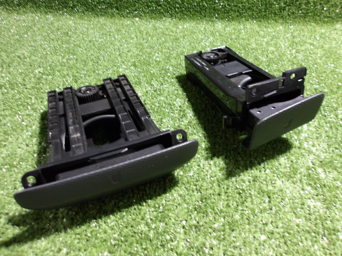 【B】スズキ ソリオ MA15S 純正 ドリンクホルダー 飲み物入れ 73880A71L0 73850A70K00F拍卖