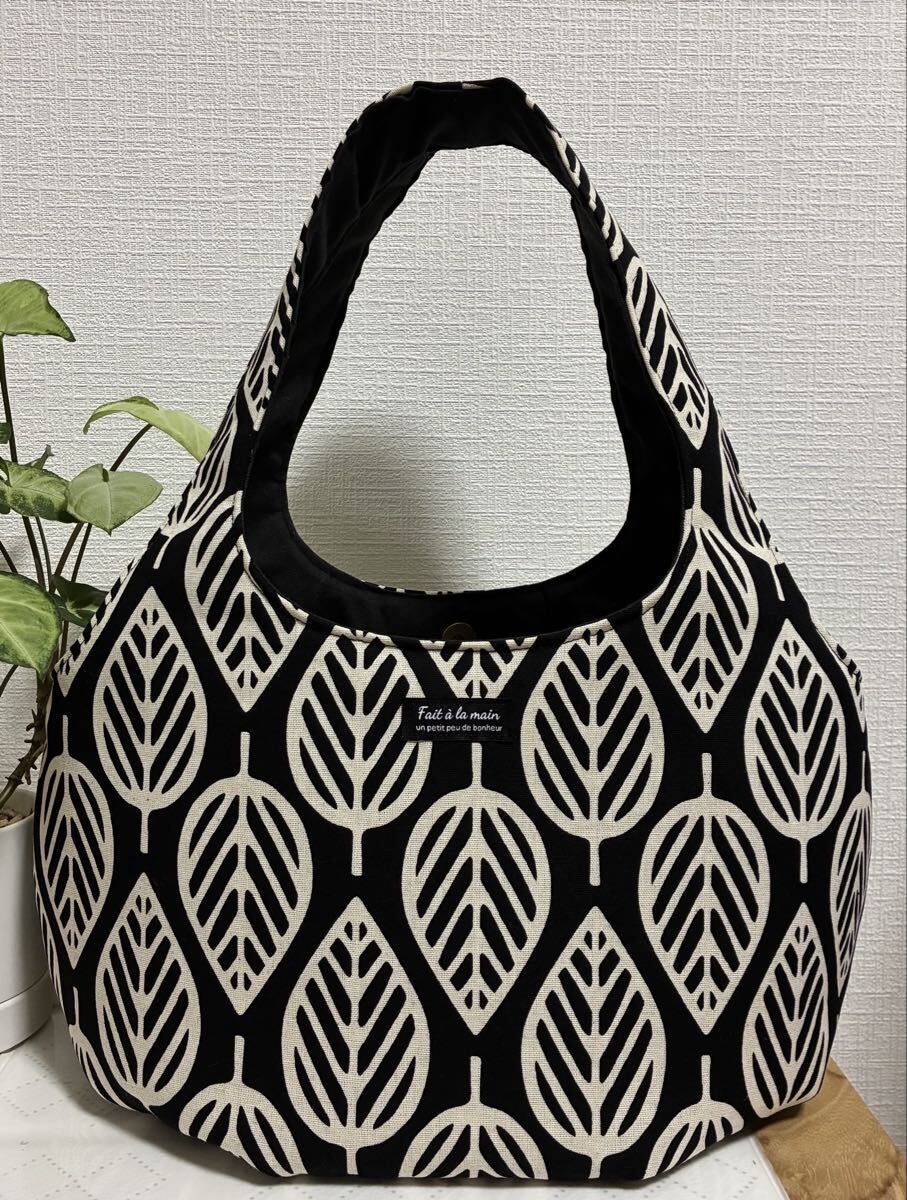 ふんわり ころりんバッグ 肩掛けバック グラニーバッグ 丸底バッグ 布バッグ ハンドメイド布バッグ 葉っぱ柄拍卖