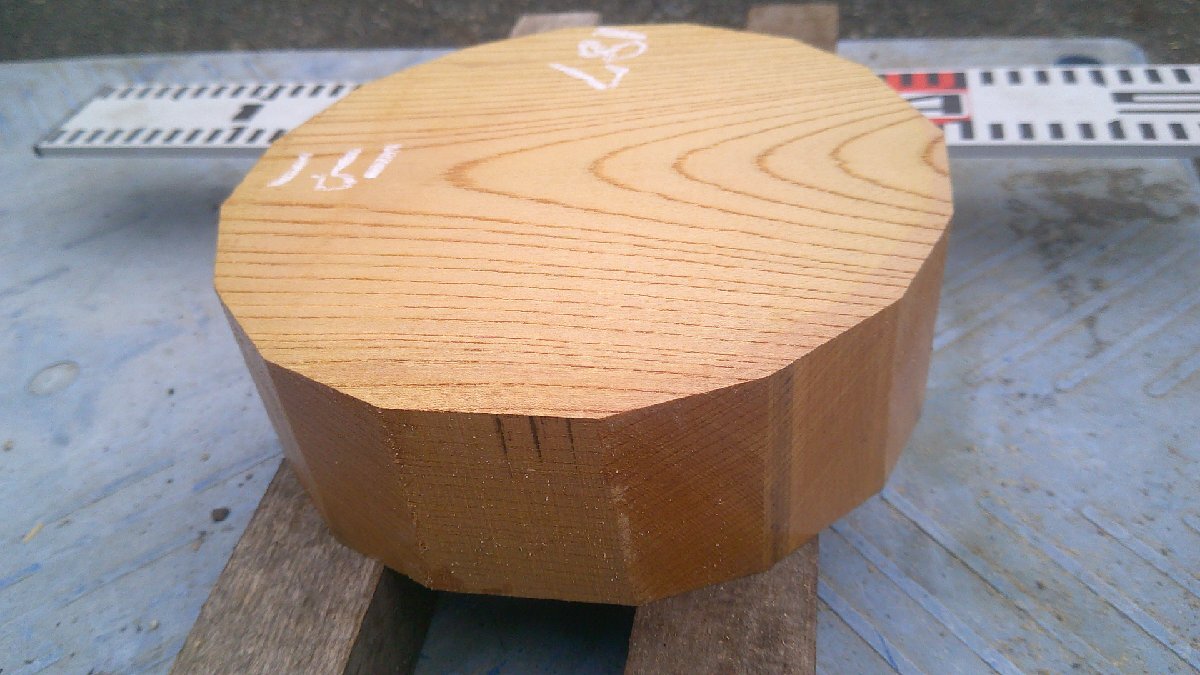 18-194 分厚い 老木欅(ケヤキ)赤身の乾燥丸材(6寸)・・・丸盆・菓子器・鉢・椀・皿・ロクロ・挽きもの拍卖