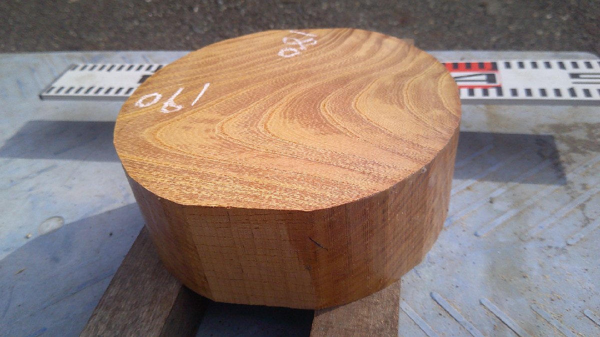 18-198 極厚 老木欅(ケヤキ)赤身の乾燥丸材(6寸)・・・丸盆・菓子器・鉢・椀・皿・ロクロ・挽きもの拍卖