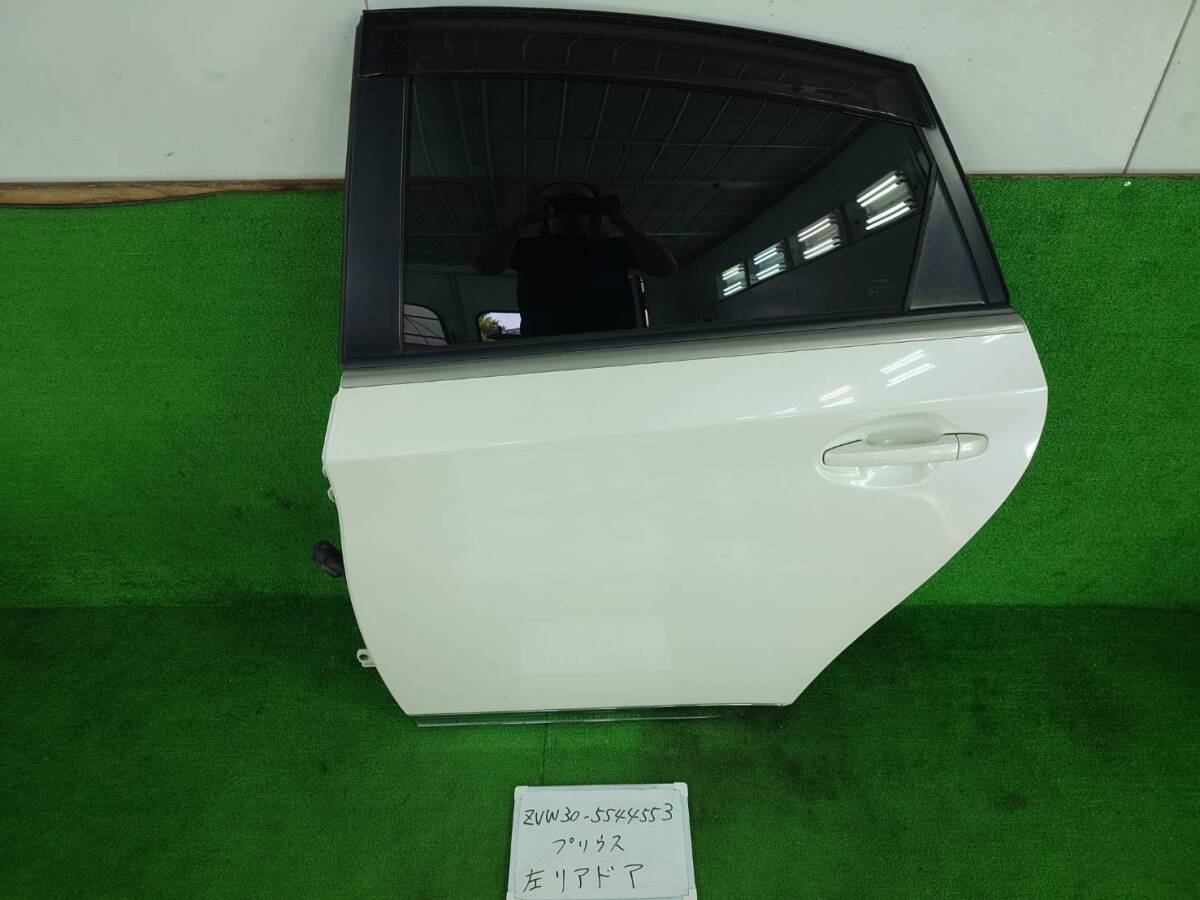 トヨタ プリウス DAA-ZVW30 左 リアドア ZVW30-5544553 **個人宅発送不可** カラーコード 070 67004-47080拍卖