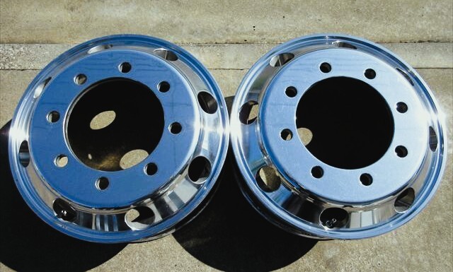 送料無料 美品 住金 アルミホイール ISO 平面座 19.5×6.75 147 8穴 フロント用 鏡面仕上げ済み 2本セット その2拍卖