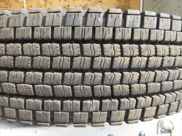 送料無料 スタッドレス 11R22.5 16PR DUNLOP SP001 2024年製 1本 17mmぐらい バリ溝拍卖