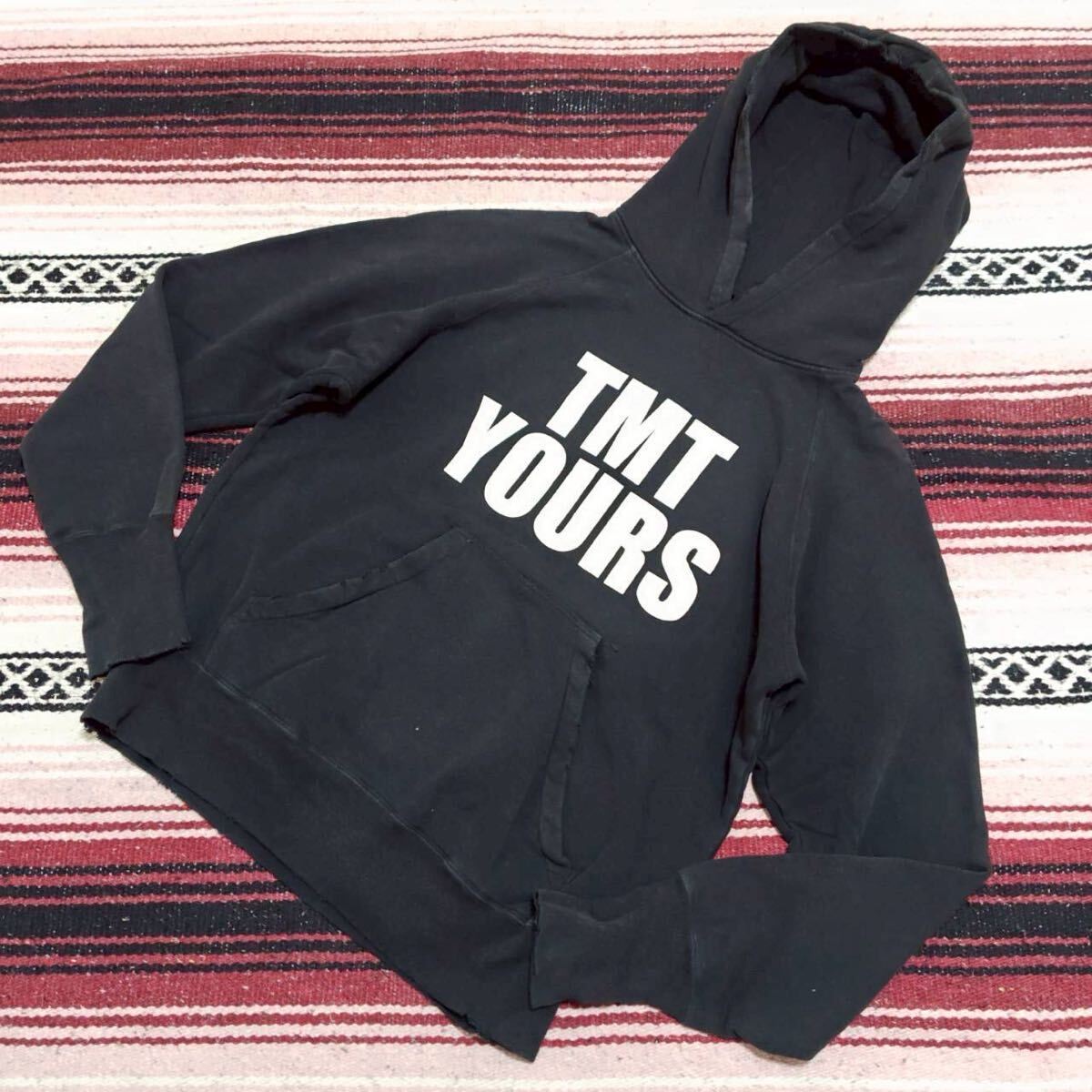 有名人着用モデル◎ワイルドな印象◎【TMT】ティーエムティー パーカー スウェット フーディー BIG HOLIDAY ダメージ加工 黒 M /Y36403ji拍卖