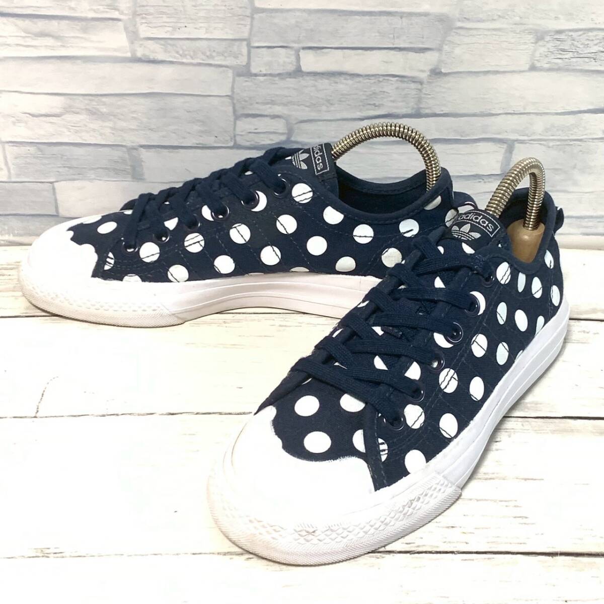 R9359bA adidas NIZZA(アディダス ニッツァ)22.5cm ローカットスニーカー ドット ポワ 水玉 ネイビー ウィメンズ 拍卖