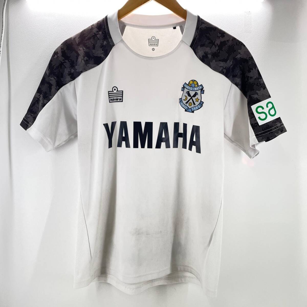 中古】 アドミラル Admiral ジュビロ磐田 ユニフォーム ホワイト×ブラック サイズM 半袖Tシャツ メンズ 汚れ等あり リユース USED ◆2003拍卖