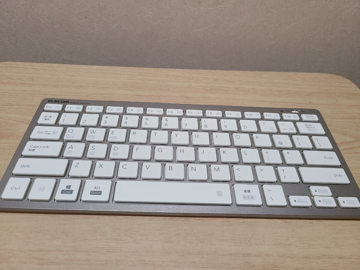 ★エレコム Bluetooth マルチペアリング ミニキーボード パンタグラフ式 軽量・薄型 シルバー TK-FBP102SV拍卖