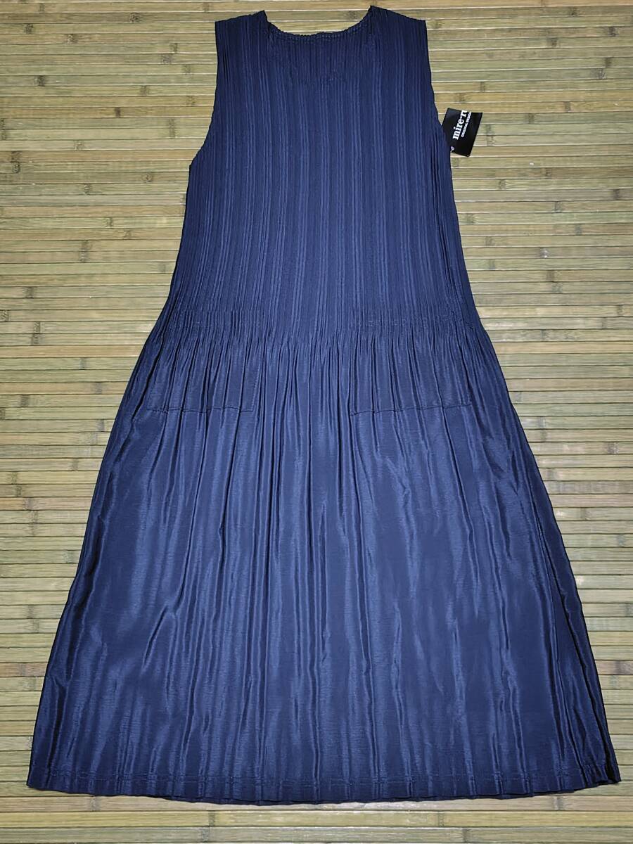 04*【新品タグ付】*mire-ru ミレール しわ加工 サラサラワンピース 紺 サイズM-L 送料無料拍卖