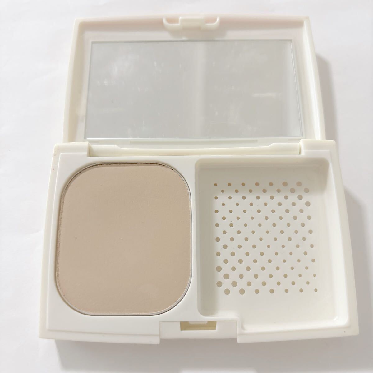 ベネトン / パウダーファンデーション オークル1:自然な肌の色 パウダーファンデーション拍卖