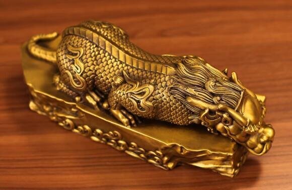 純真鍮吐水オオクマムシ鎮水を避ける吸水獣瑞獣マムシ鎮水神獣玄関酒棚机置物拍卖