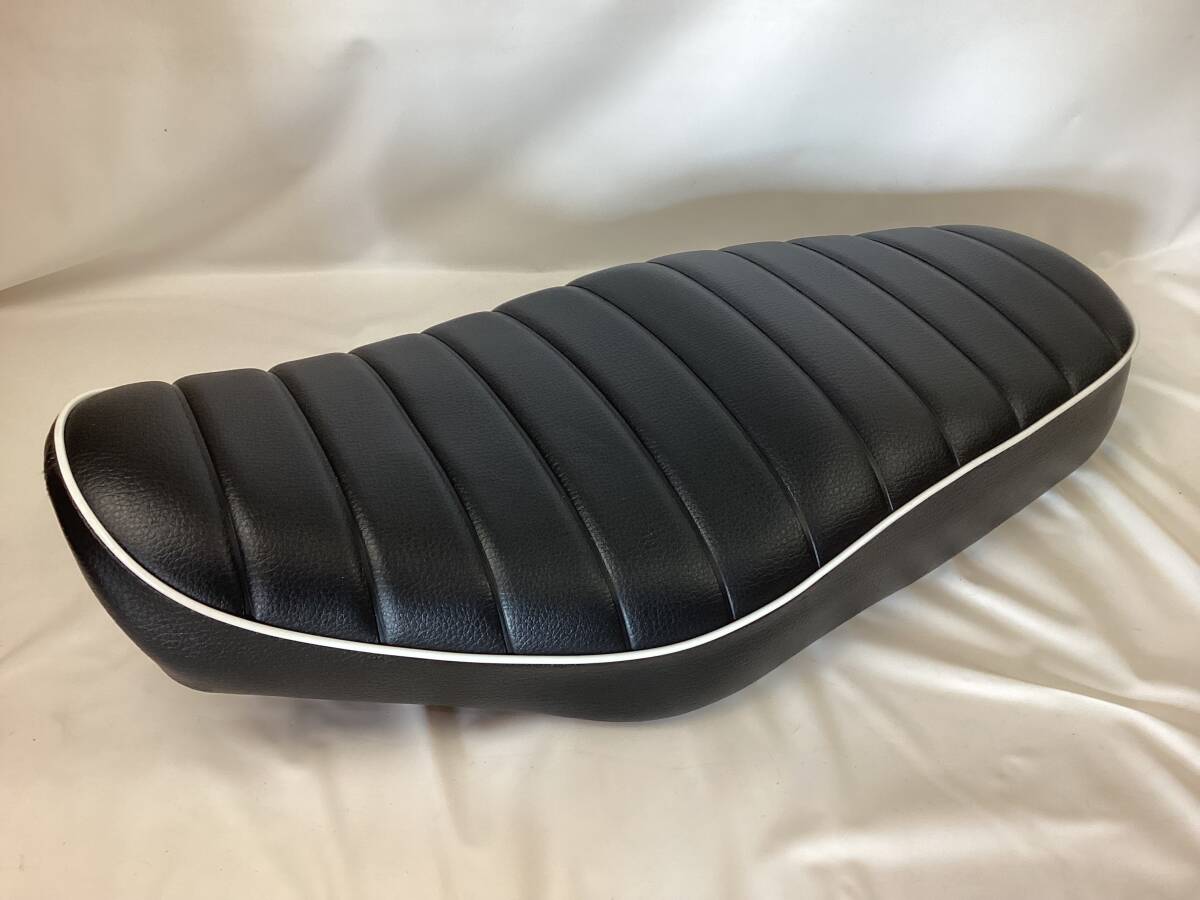 送料安 カワサキ W400 W650 W800 シート 中古ベース 張り替えシート 防水タックロール タックロール 張替え後未使用 展示品 純正ベース拍卖