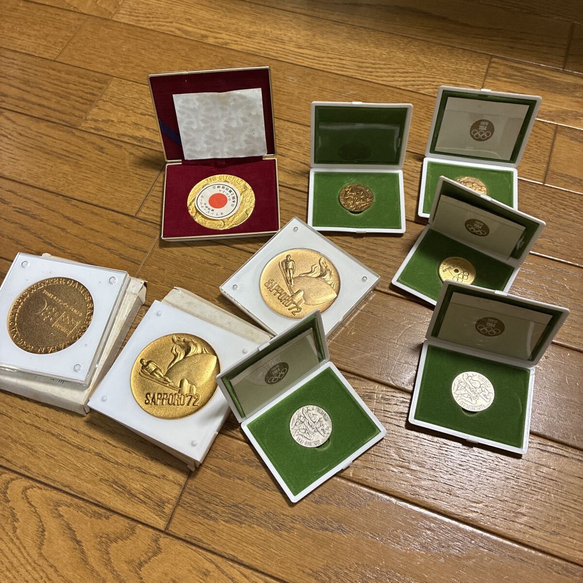 記念メダル 東京オリンピック 札幌オリンピック モントリオール 1964 銀メダル2枚あり ジャンク扱いで拍卖