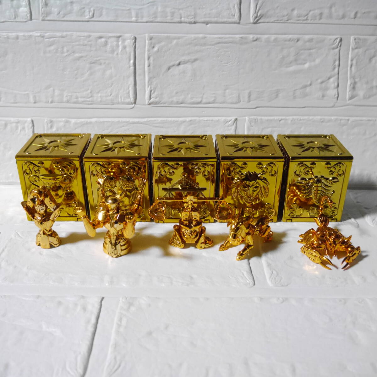 AY □ 聖闘士星矢 □ 聖闘士聖衣神話 APPENDIX 黄金聖衣箱 中古拍卖