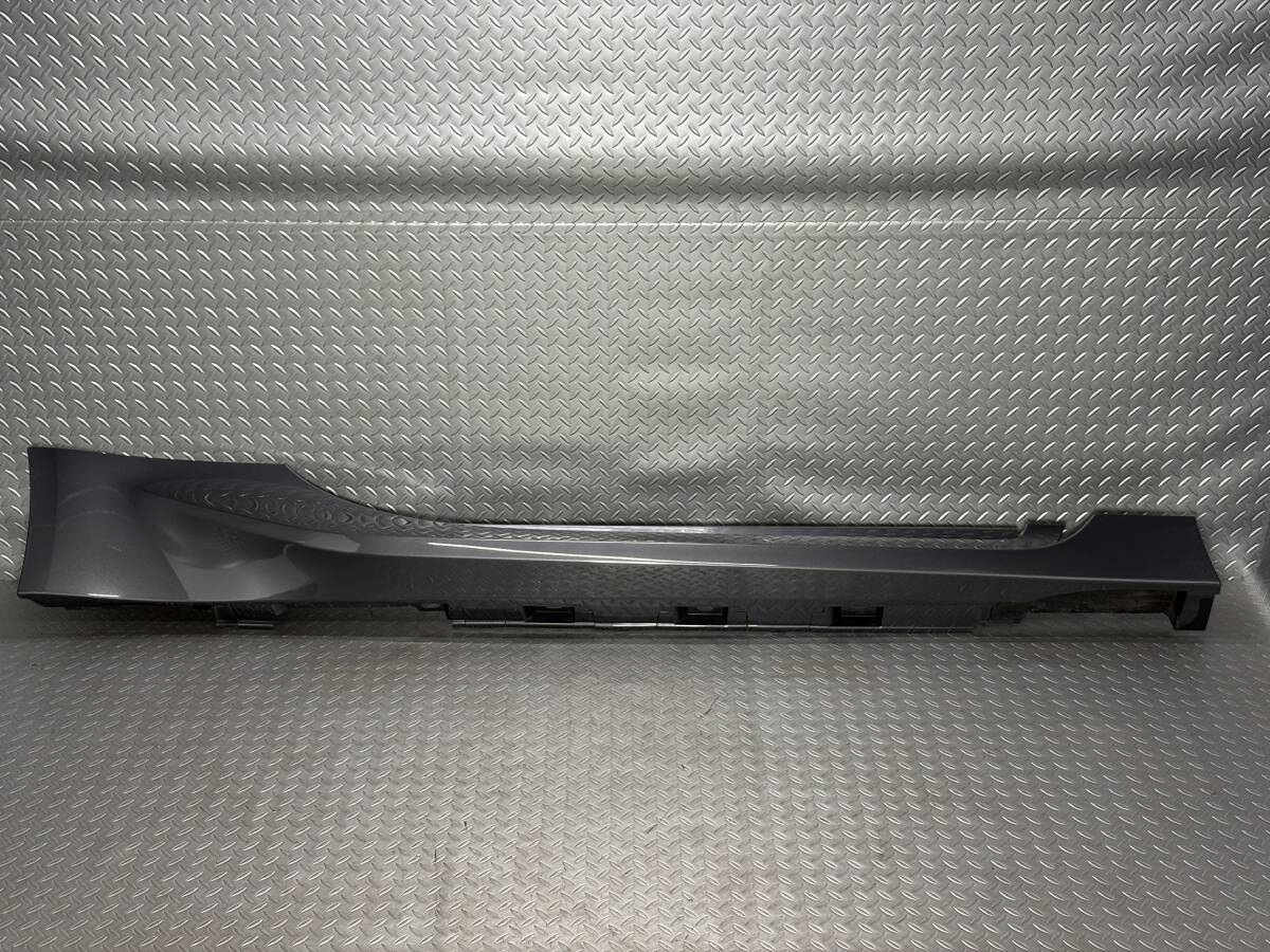 ZN8トヨタGR86/ZD8スバルBRZ 純正 サイドステップ右 ガンメタ/P8Y/マグネタイトグレーメタリック 品番C190100410/96051CC000 (25090013)拍卖
