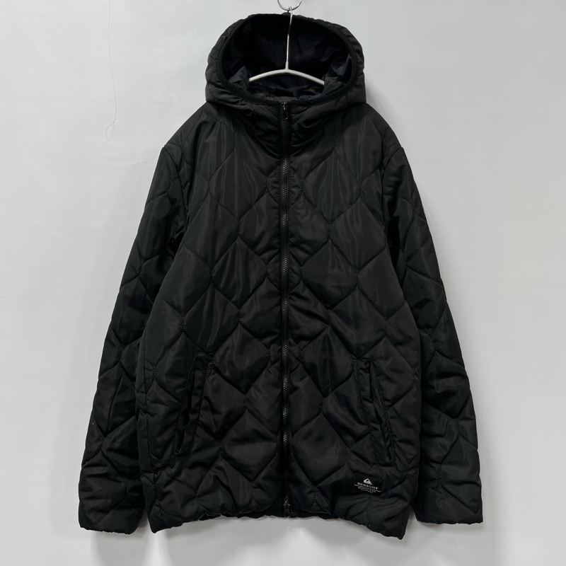 QUIKSILVER/クイックシルバー/カモフラージュ裏地/キルティングフーデッドジャケット/アームワッペン/中綿ジャケット/ブラック拍卖