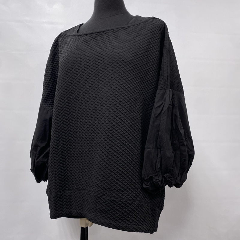 ayane/アヤン/ネックロゴプリント/ボリュームスリーブ/ジャカードトップス/プルオーバー/ブラック/パフスリーブ/カットソー拍卖