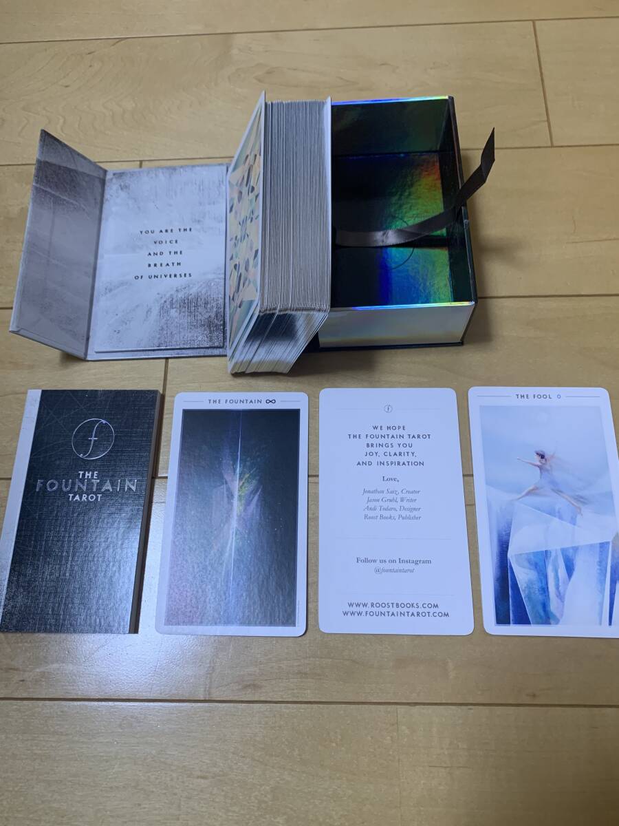 正規品 オリジナル版 ファウンテン タロット カード 銀 エッジ 縁 占い 解説書 箱 イラスト 絵 FOUNTAIN ホログラム拍卖