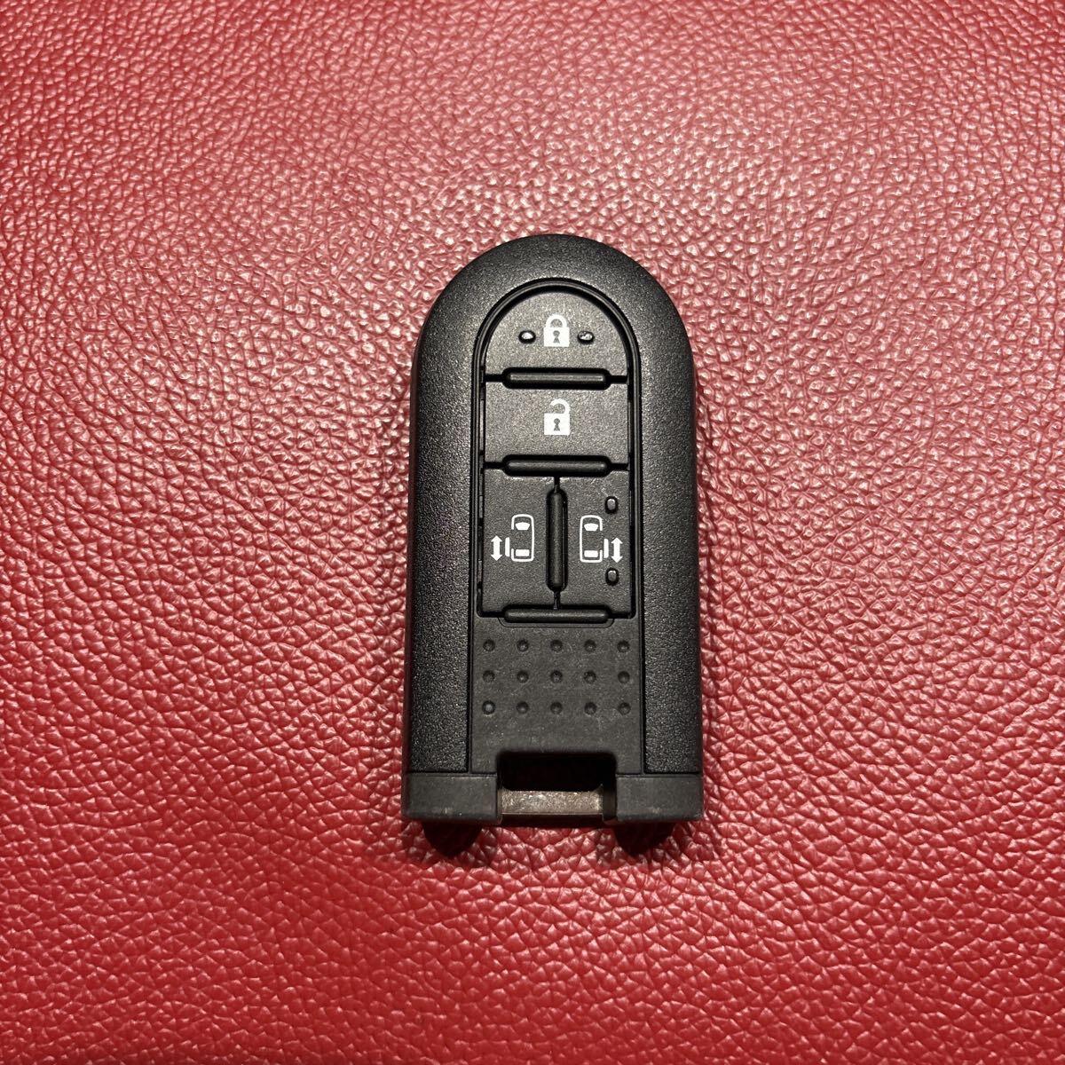 トヨタ ルーミー M900 スマートキー 4ボタン 両側スライドドア用 中古品!⑥拍卖