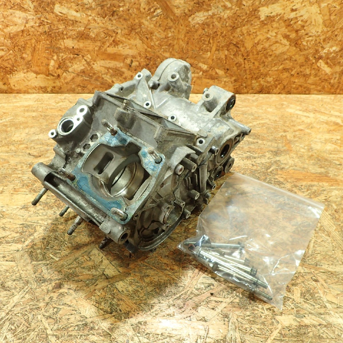 【送料Mサイズ】HONDA MC18-1109*** NSR250R クランクケース 検.( 20259 10 無3拍卖