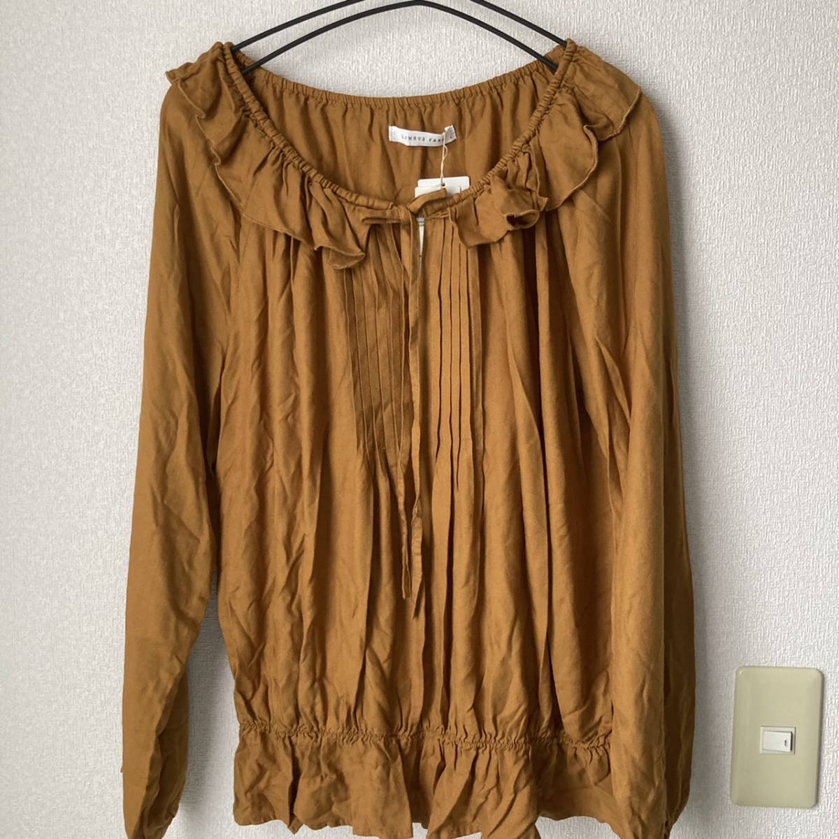 新品☆LOWRYS FARMローリーズファーム☆シャーリングブラウス拍卖