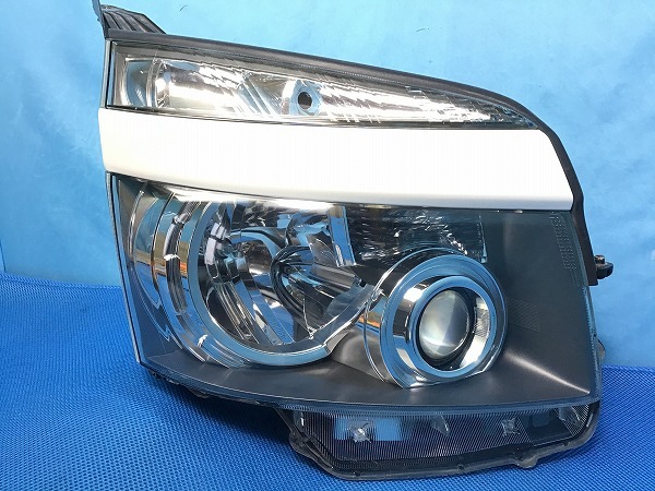 売り切り!! TOYOTA トヨタ ヴォクシー ZRR70W/ZRR75W 左ヘッドライト HID KOITO 28-203 ジャンク 部品取りにでも拍卖